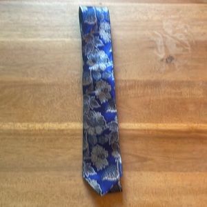 Dion signatures tie